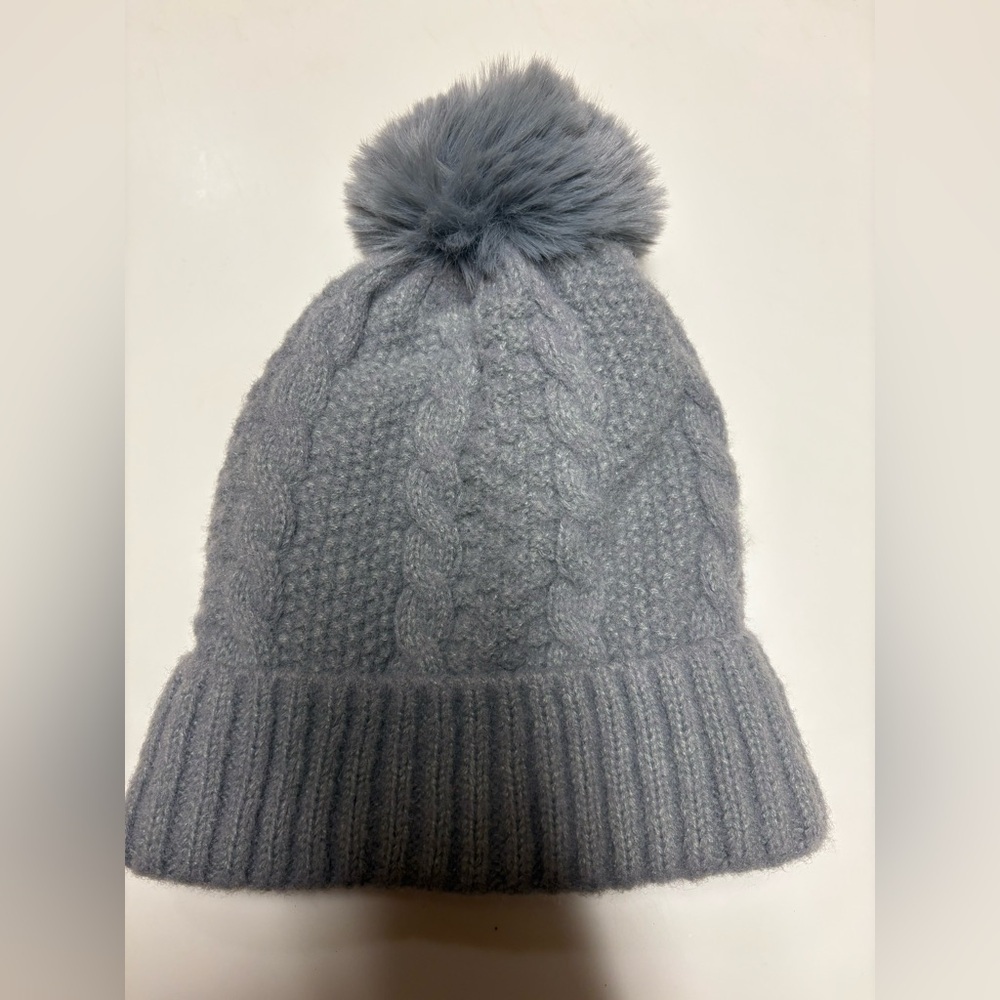 Cozy Gray Knit Beanie with Pom Pom. EUC fur lined